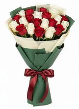 Букет Микс из красных и белых роз в Принцевке