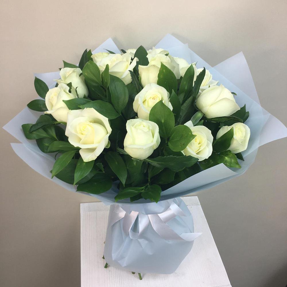 Букет 15 Белых роз Проуд в Принцевке