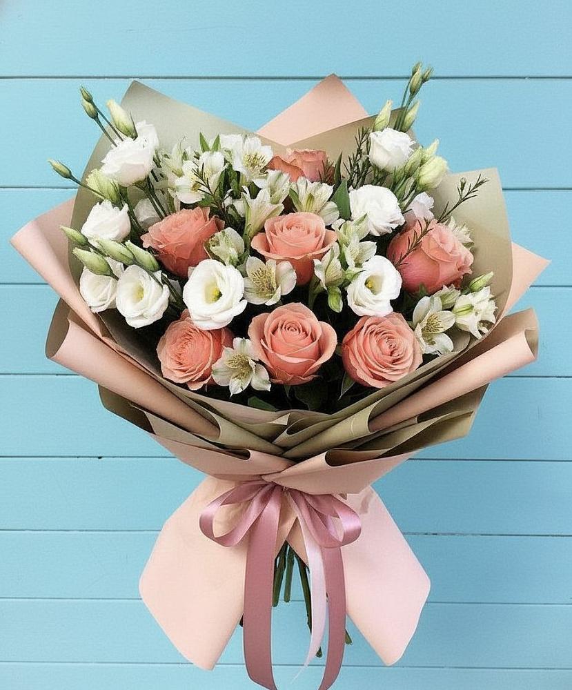 Букет цветов из: Розы, Альстромерии и Лизиантусы в Принцевке
