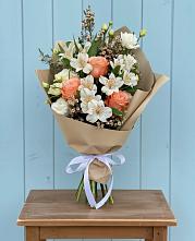 Букет цветов из:  Альстромерии, Лизиантусы, Розы и Хризантемы в Принцевке