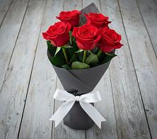 Букет 5 Красных роз Эдлесс Лав в Принцевке