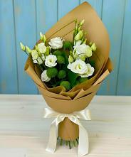 Букет цветов из:  Хризантемы и Лизиантусы #REPLACE_PRED# Принцевке