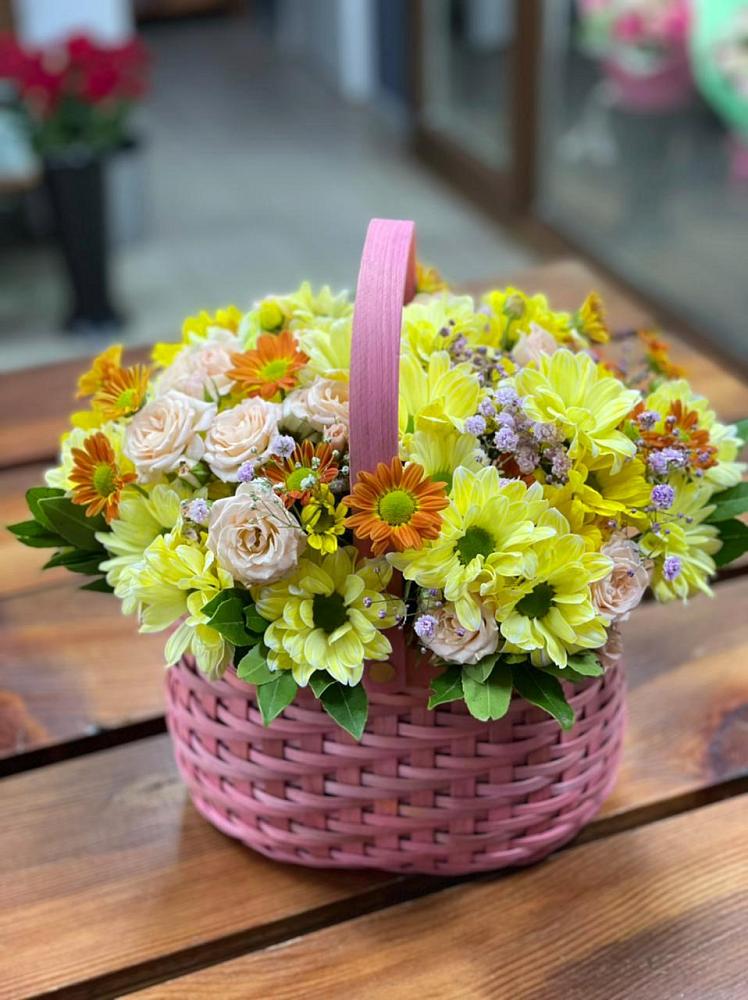 Цветочная композиция из Хризантемы и Розы в корзине в Принцевке