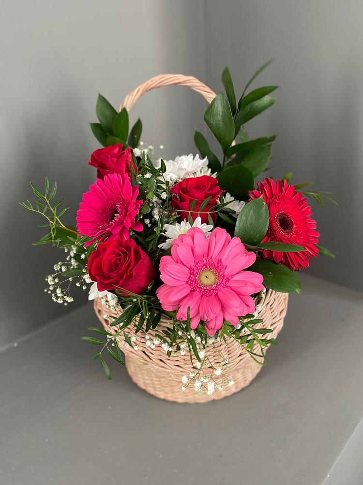 Цветочная композиция из Розы, Хризантемы и Герберы в корзине в Принцевке