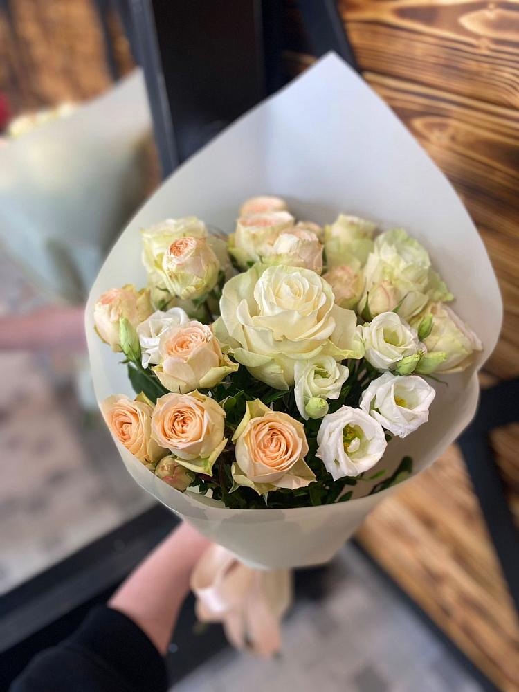 Букет цветов из: Розы и Лизиантусы в Принцевке